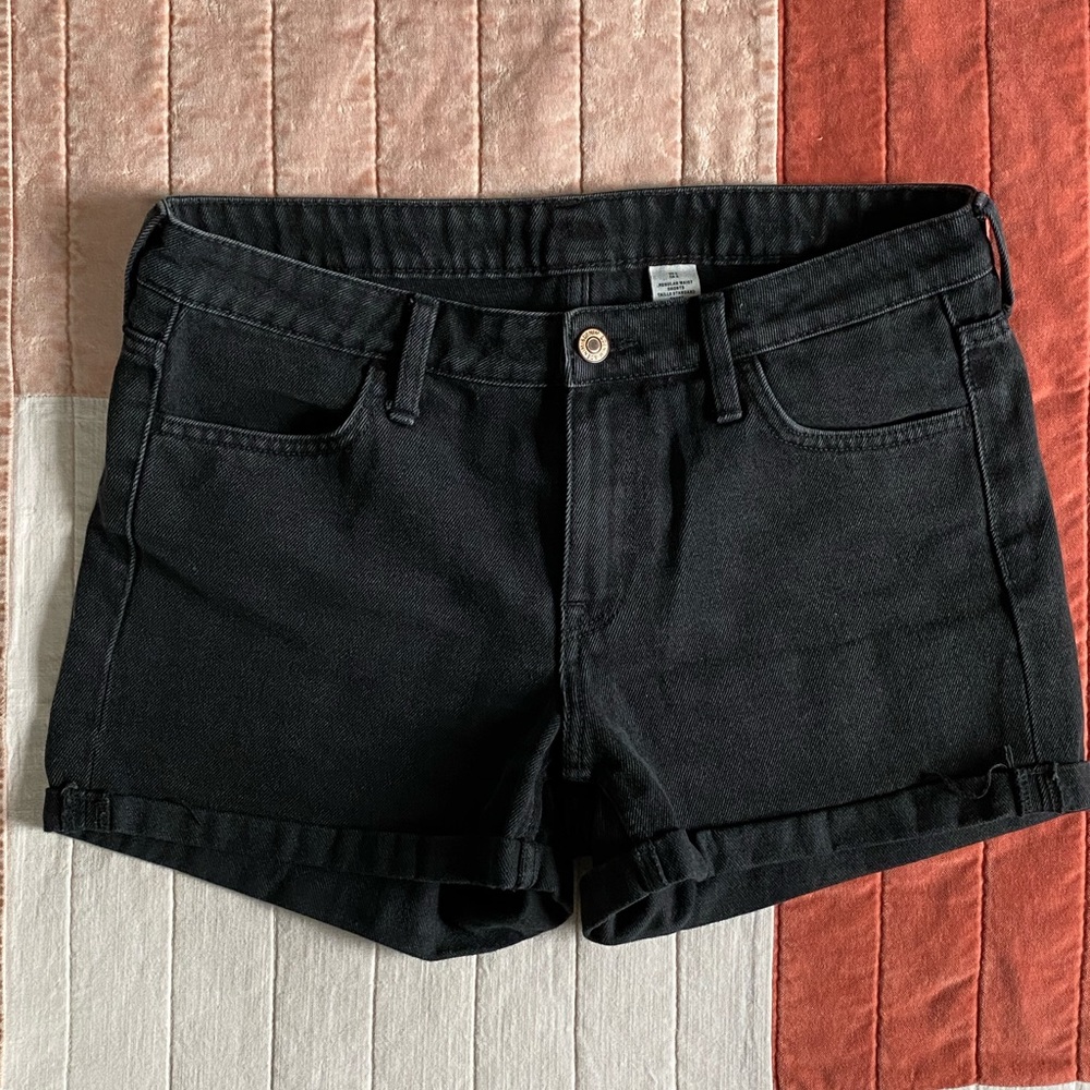 H&M black high-waisted shorts